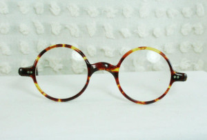 1930s-round-tortoise-shell-eyeglasses-640