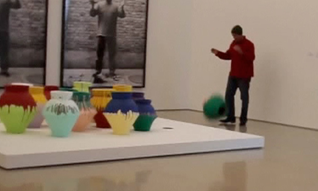 Artist smashes $1m Ai Weiwei vase